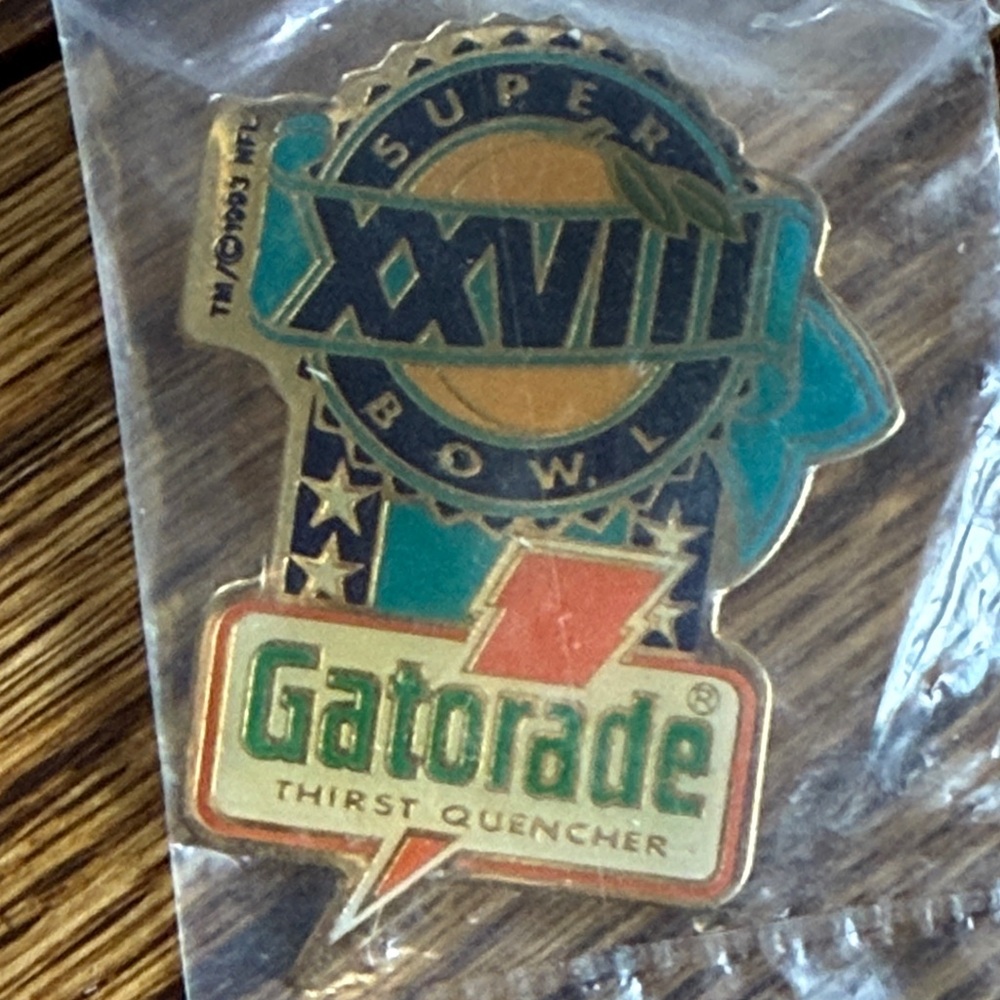 Vintage Super Bowl XXVIII Gatorade commemorative collector’s lapel pin